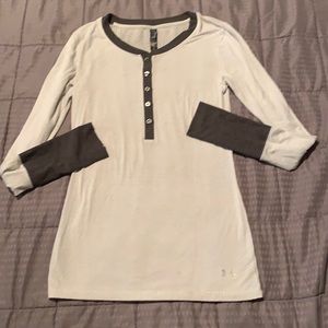 Under Armour size Xs white cold gear top used